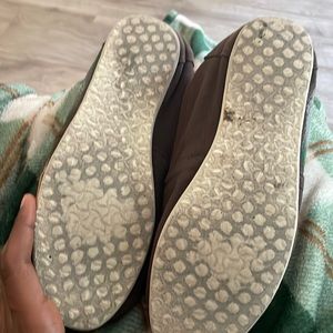 They are a little too tight for me but I love the beautiful print